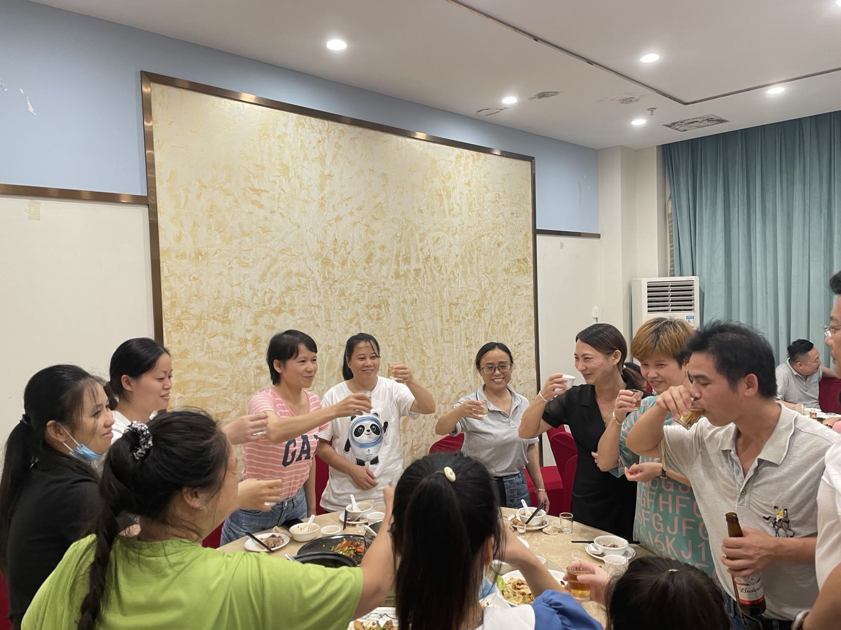 生产部的姐姐们.jpg